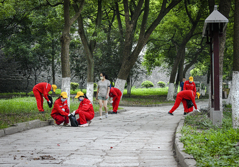 “守护古城墙,环保公益行”志愿服务.jpg